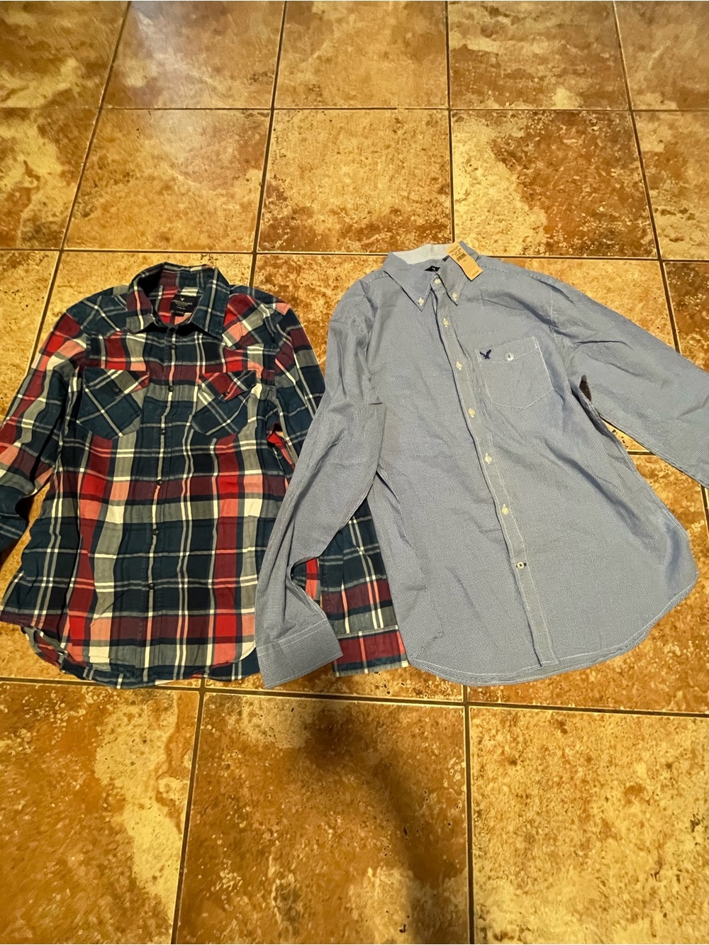 Men’s American Eagle button up bundle shirt Size L